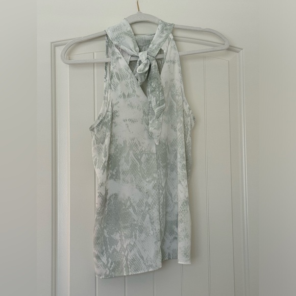 Jennifer Lopez Khol’s Brand Green/ White High Neck Chiffon Snake Print Blouse - Picture 3 of 4